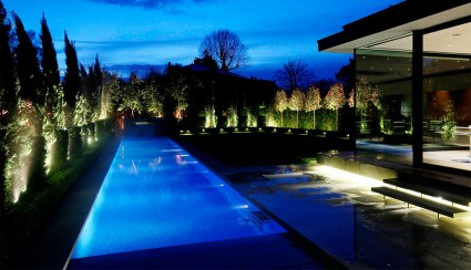 Строительство стеклянного бассейна